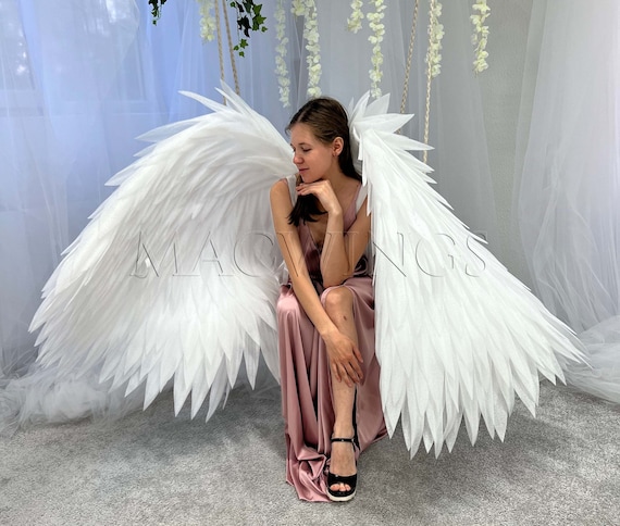 ダンス用の白い羽、天使の羽のフォーム、写真撮影用の羽のコスプレ衣装