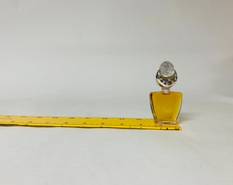 CHER UNINHIBITED EDT☆美しいヴィンテージの香り☆木質/芳香族