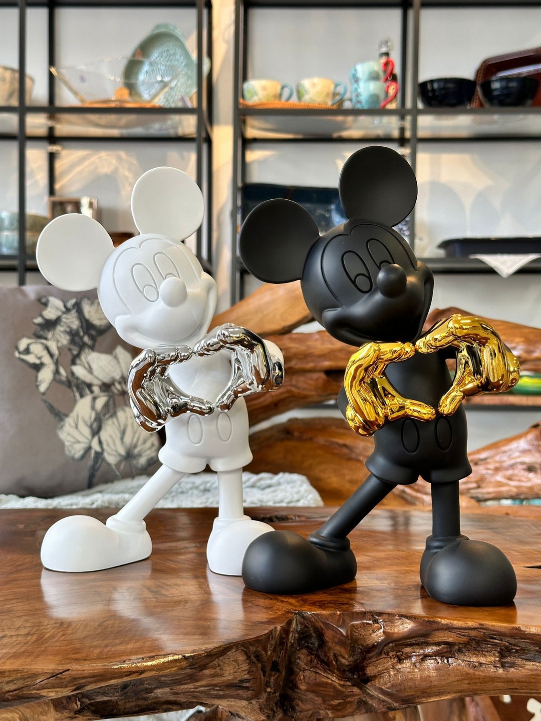 ミッキーマウスの像 / 白黒のフィギュア / ウォルトディズニーの装飾