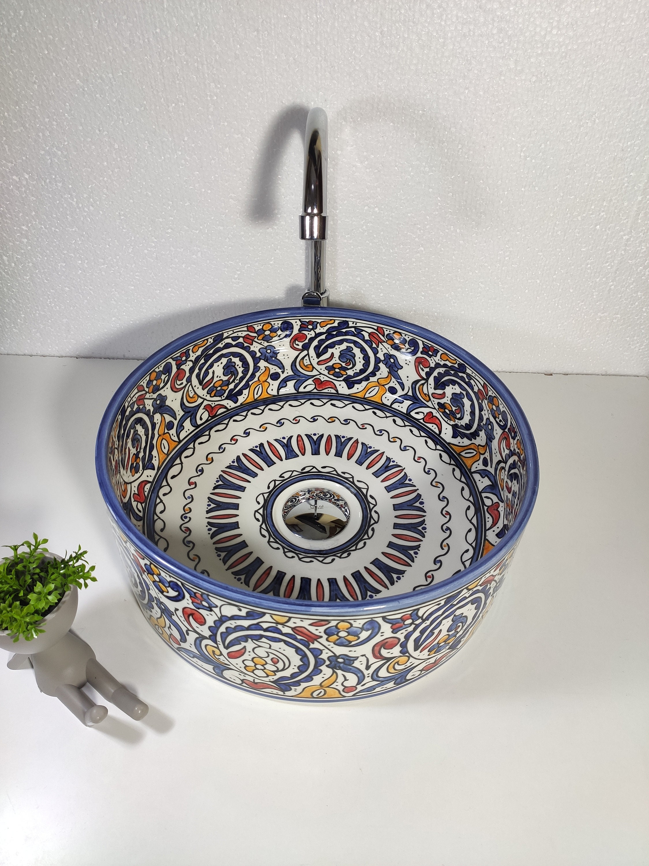 手作りのモロッコ陶器製シンク：ブルーポリクロームラウンド洗面台