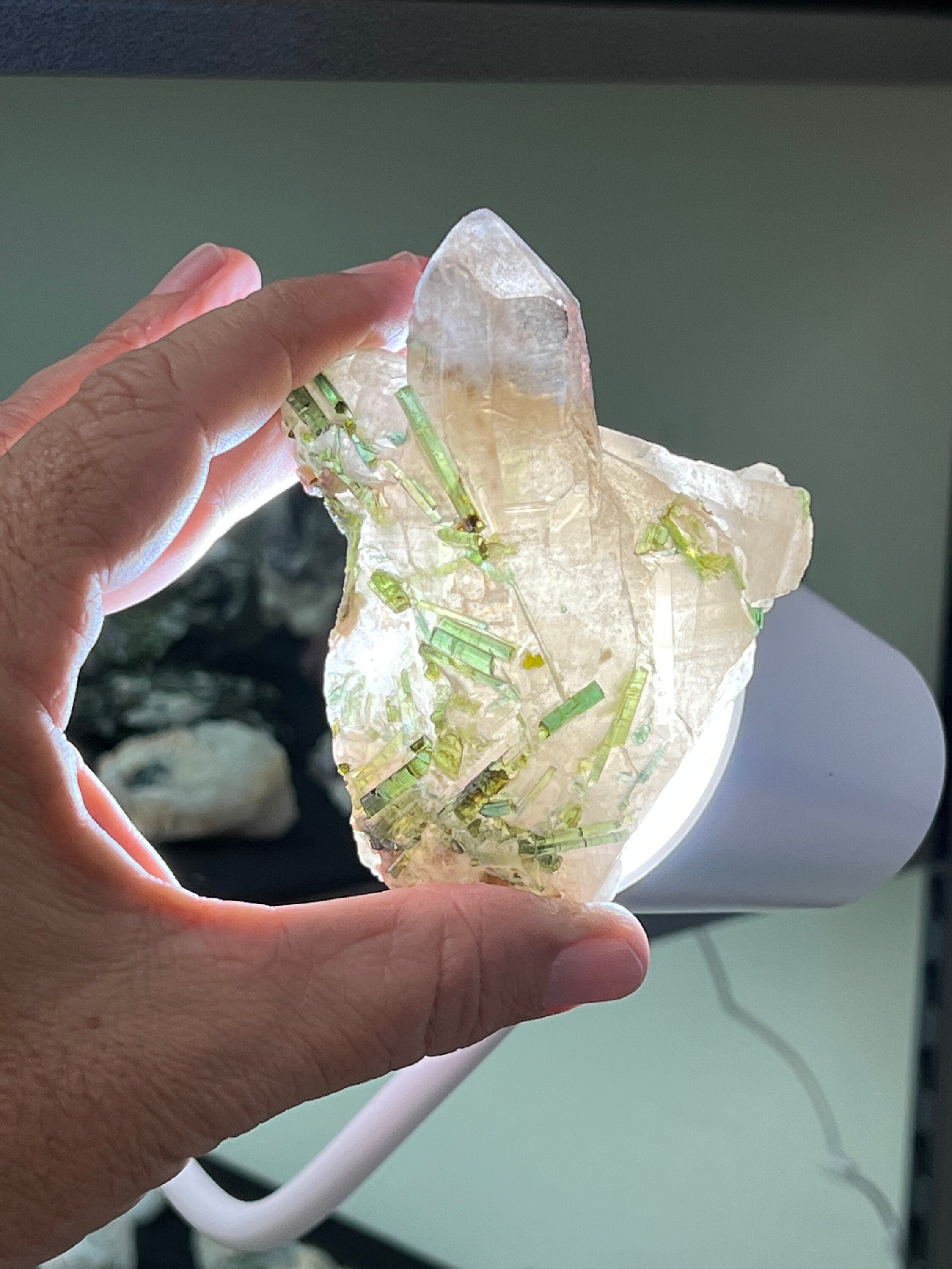 トルマリングリーン オン クォーツ - Etsy 日本