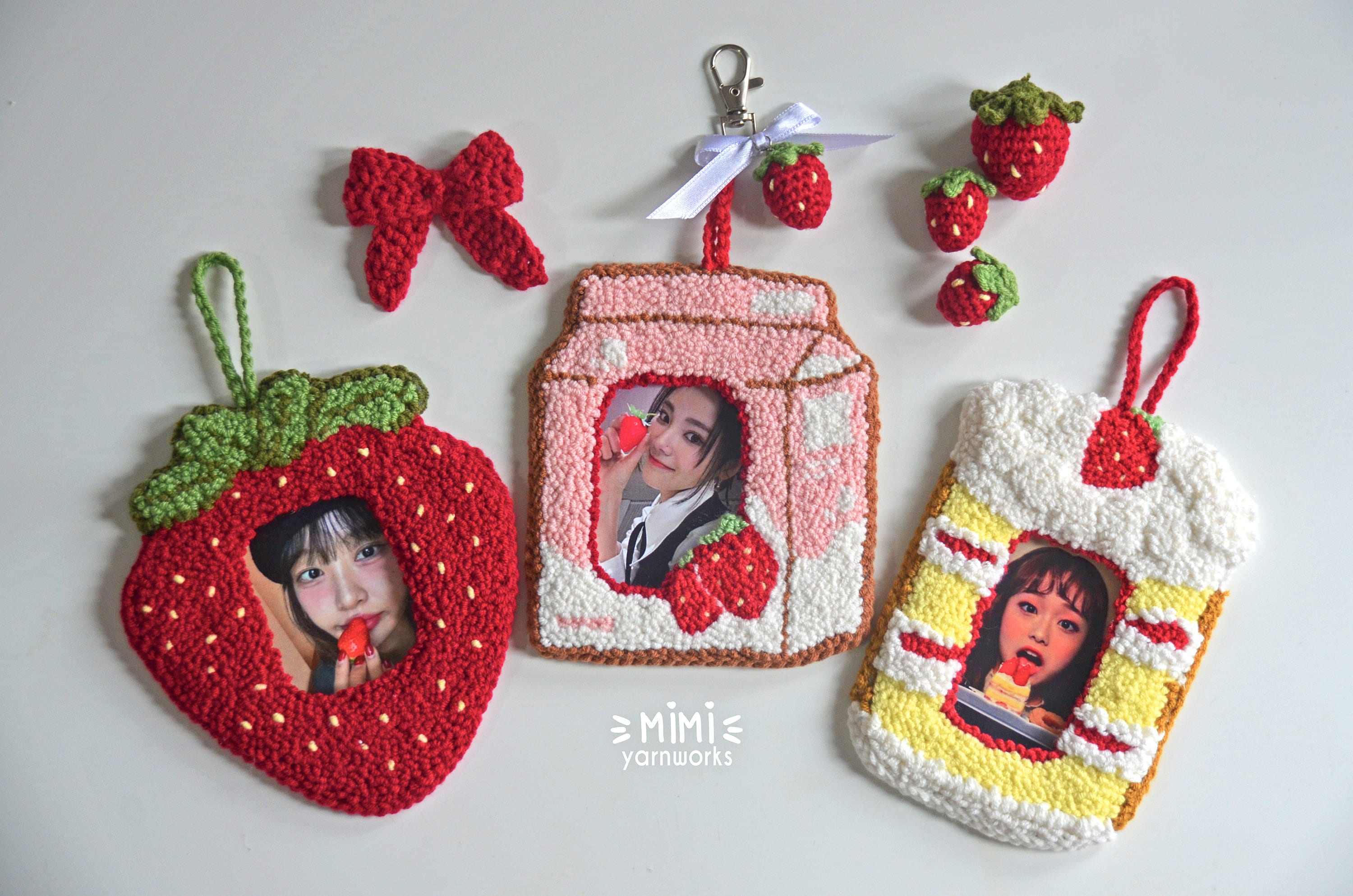 Hand Tufted Strawberry Photocard Holder, Kpop Keychain - Etsy