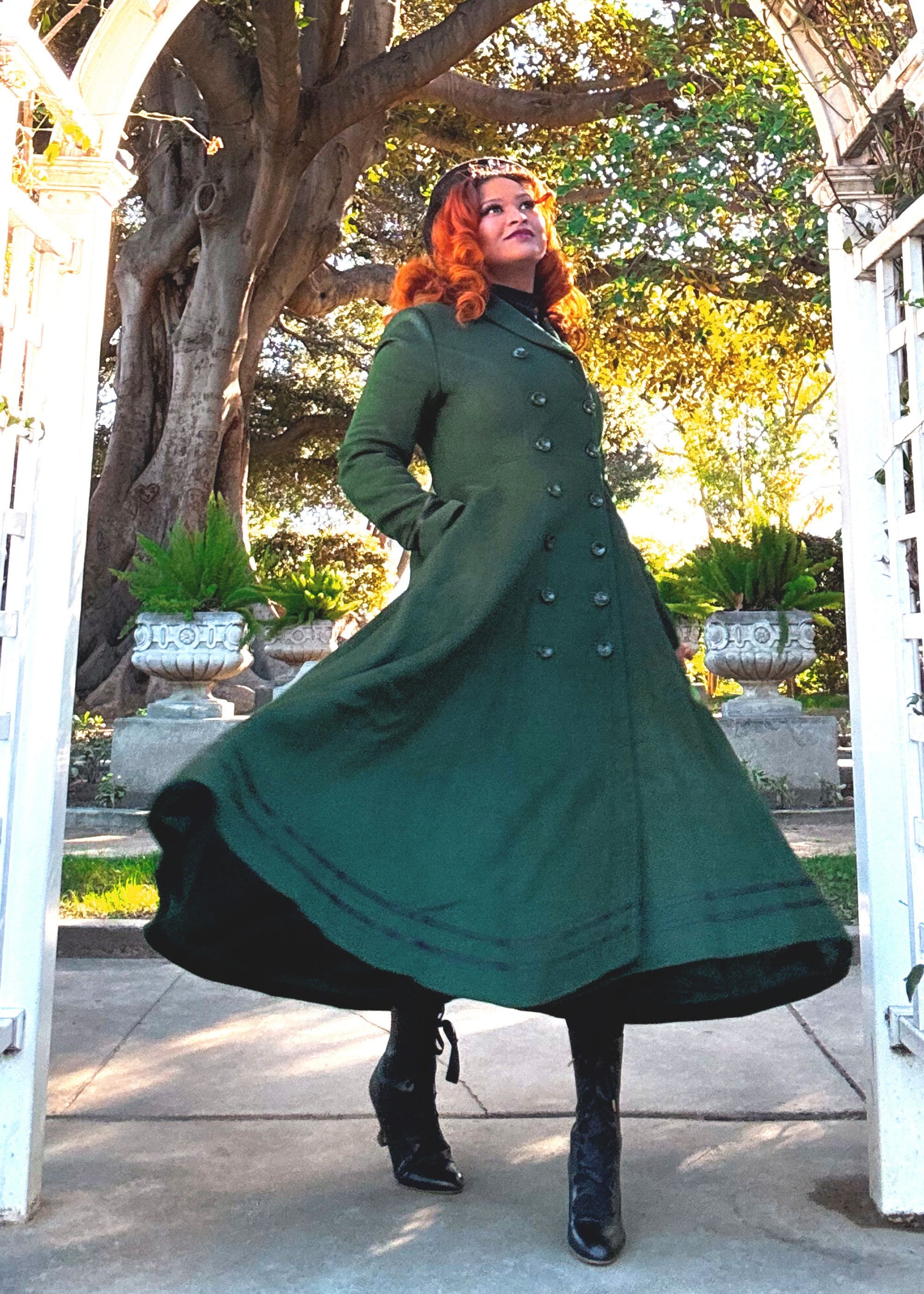 ダークグリーンのスイングウールコート、ヴィンテージ風プリンセス