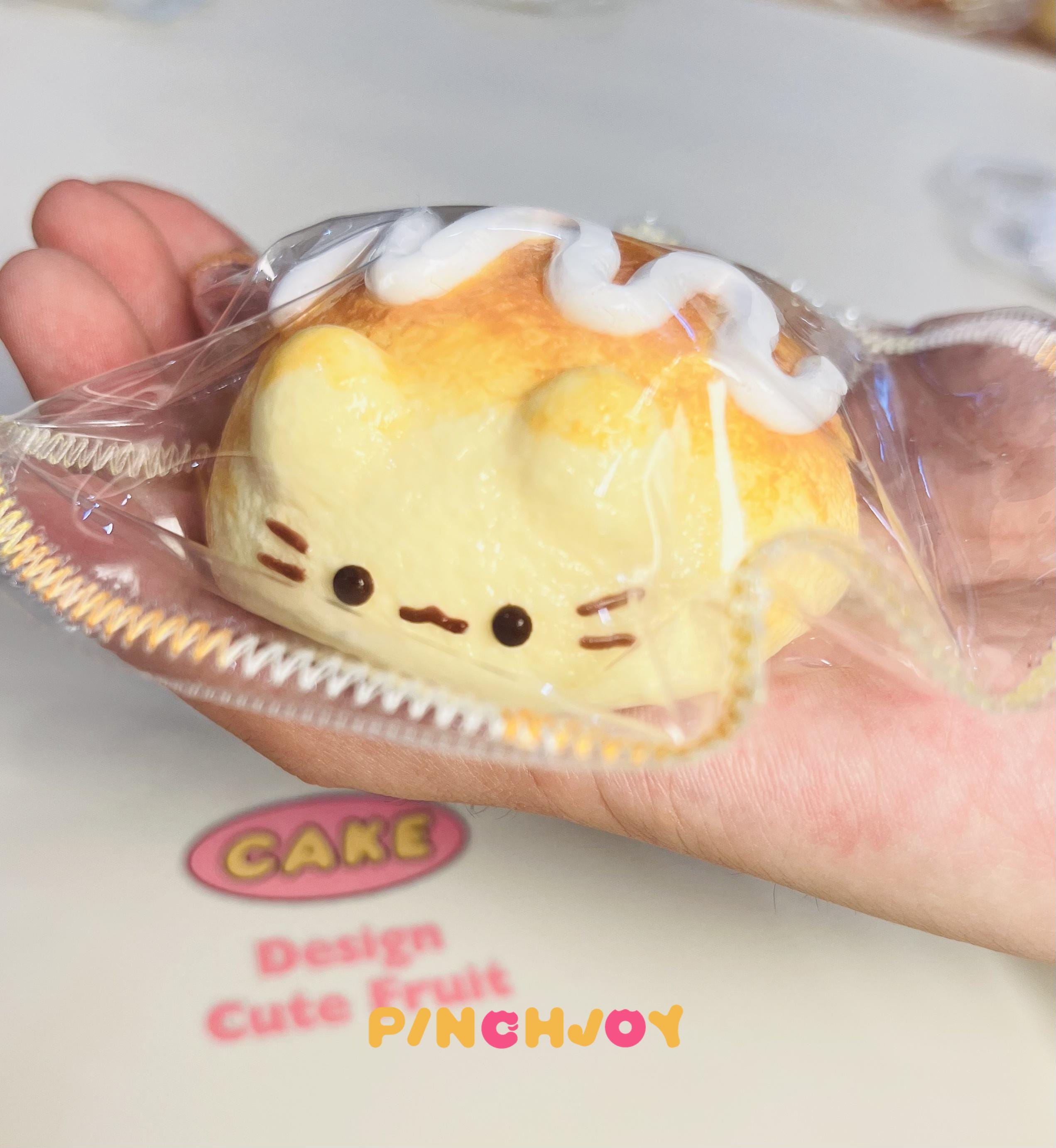 愛らしい猫パンのスクイーズおもちゃ、柔らかいパイナップルパンの