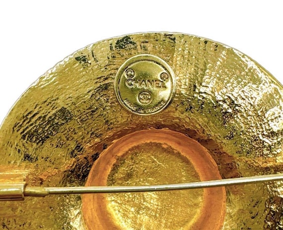 1990s Vintage CHANEL Hat-shaped Gold Brooch | Bow Detail | Chic