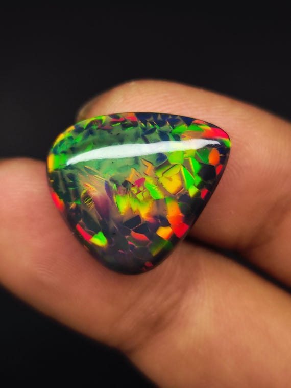 16.30カラット ブラックエチオピアオパール | ハニカムファイヤー