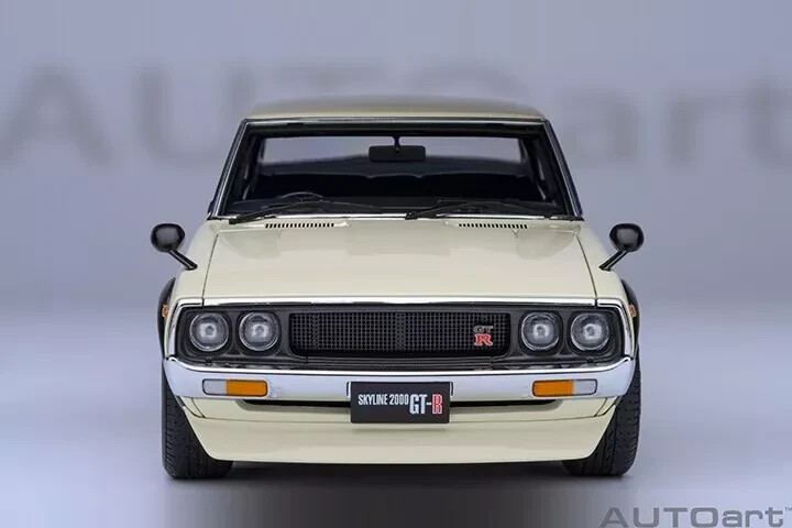 1/18 Nissan Skyline 2000 GT-R (KPGC110) Tuned Ver. RHD White By