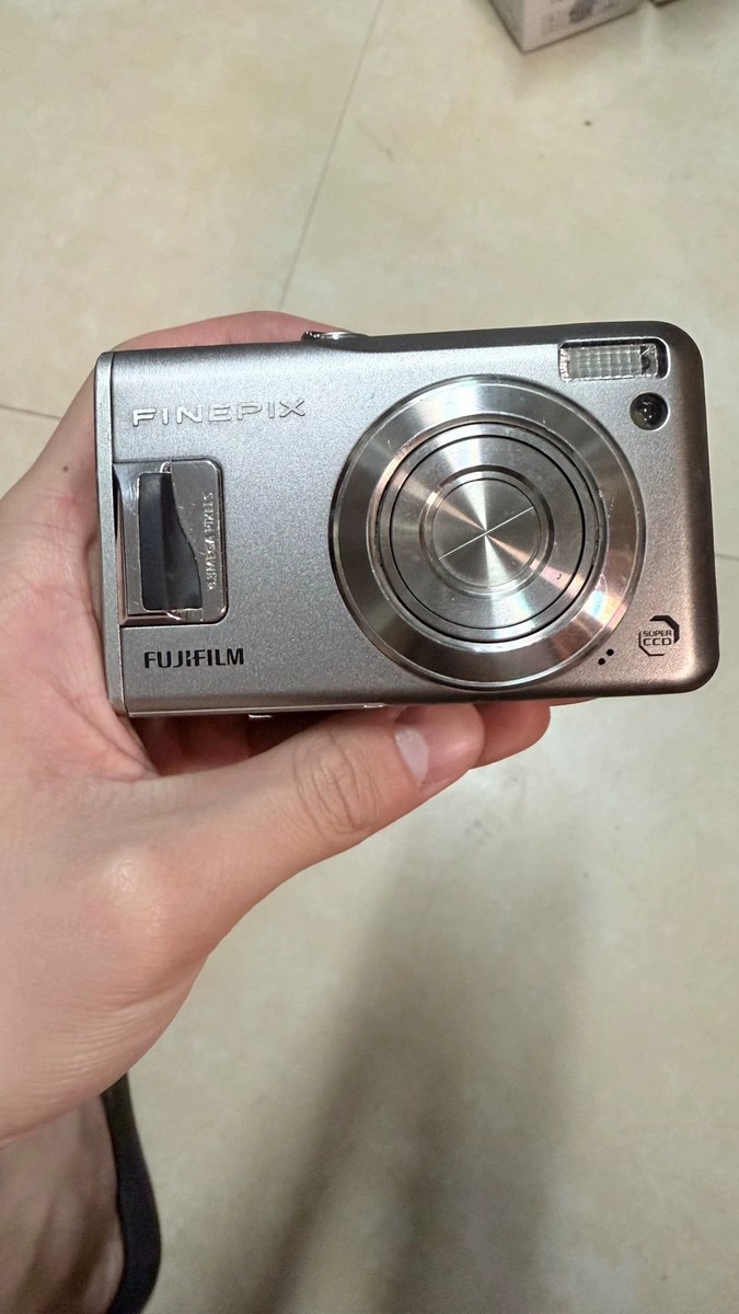 Fujifilm FinePix F31fd Silver 6.3MP Compact Digital Camera 100