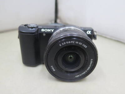 Sony Alpha a5000 20.1MP Black Digital Camera 16-50mm lens Japanese