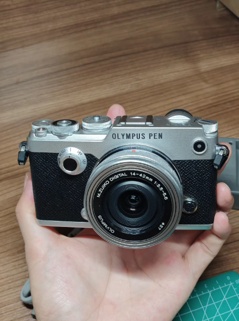Olympus PEN-F 20.3 MP Digital Film Camera With lens，1.4 large