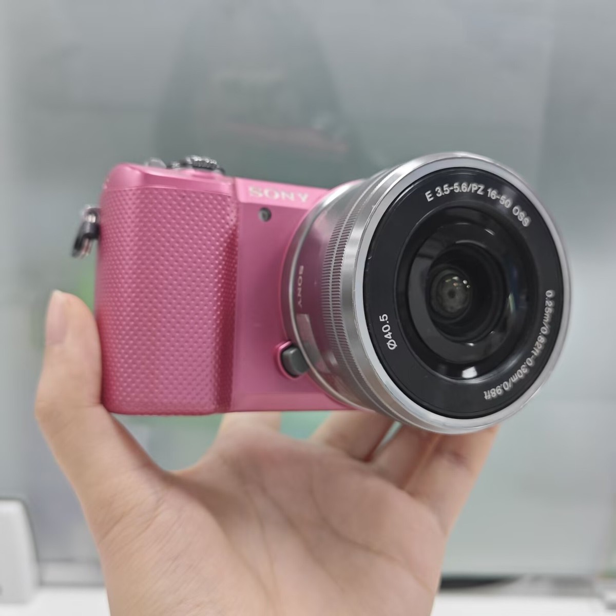 SONY Alpha a5000 Pink 20.1 MP Digital Camera Kit Flip Screen with