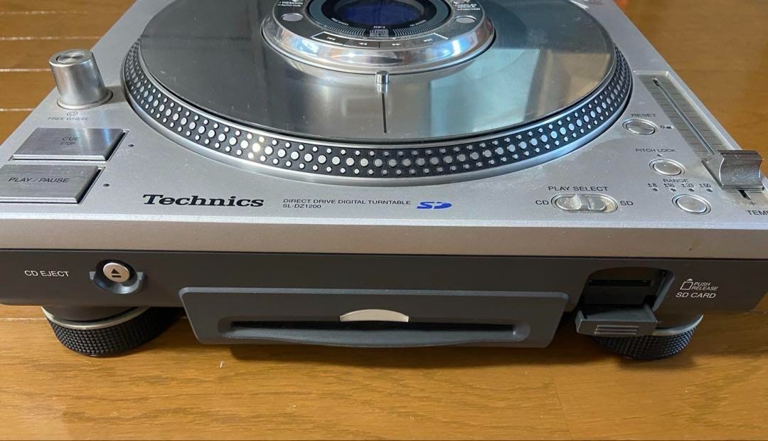Technics SL-DZ1200 Direct Drive Digital Turntable CDJ with Case