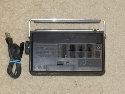 Sanyo RP 6160 A Band Receiver AM/FM Radio W/ A/C Cord TESTED WORKS