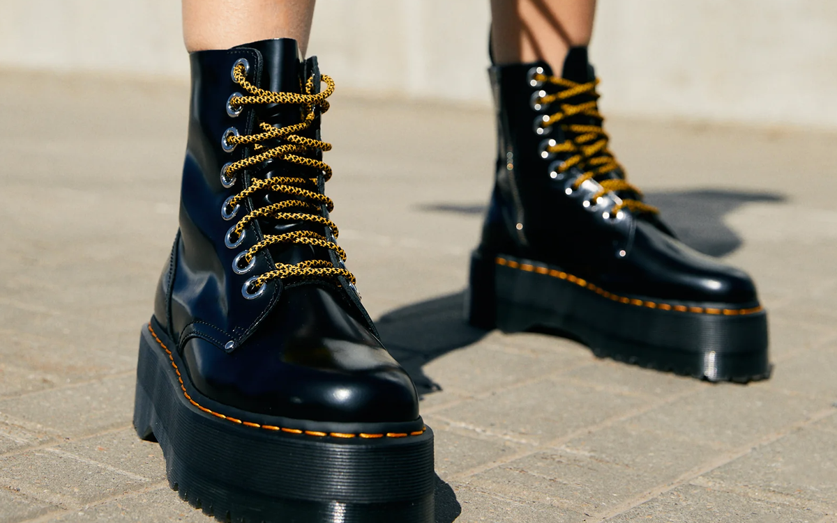 DR. MARTENS JADON MAX COMBAT PLATFORM BOOTS IN BLACK OXFORD Vegan