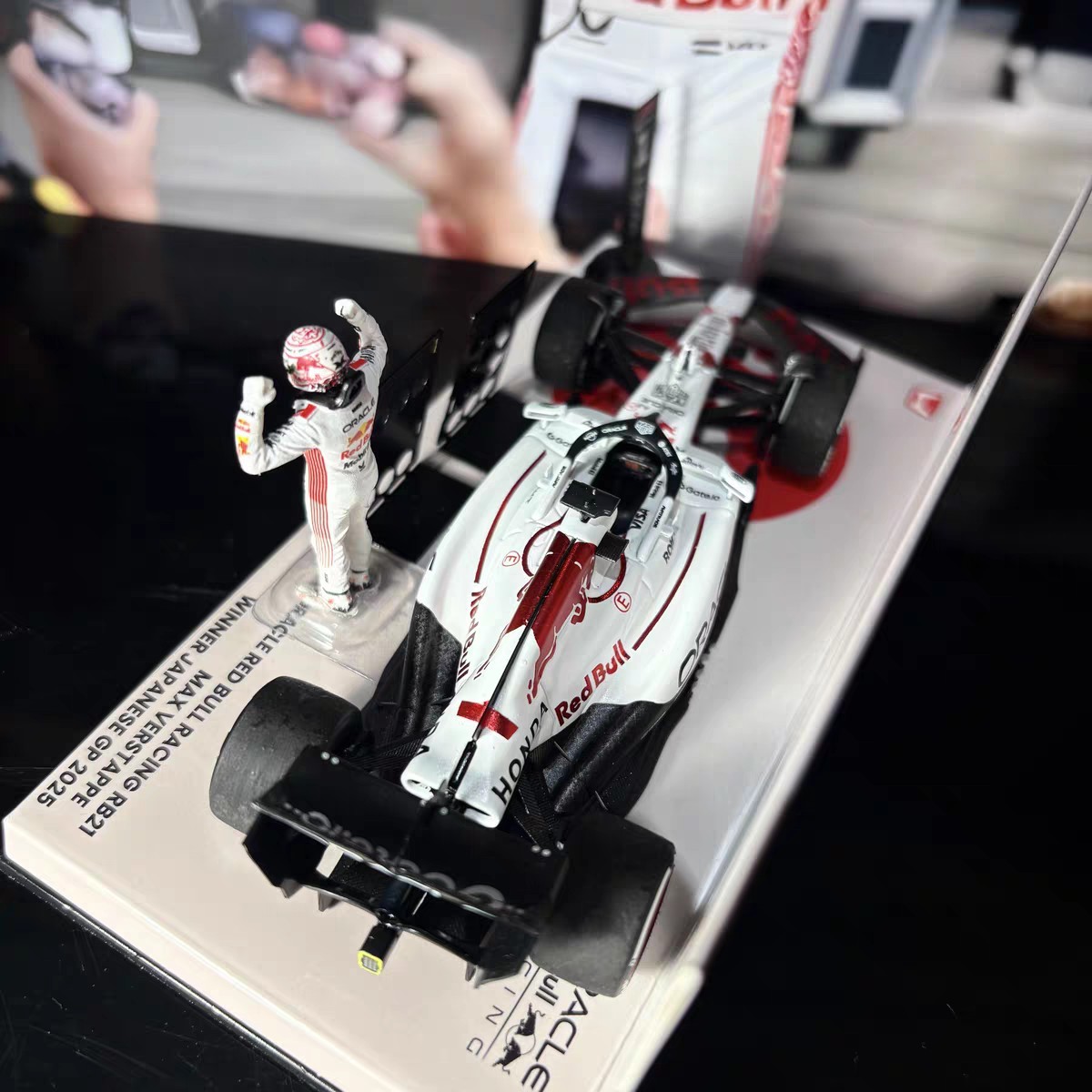 minichamps 1:43 RB21 Verstappen F1 2025 Winner Japan Figure