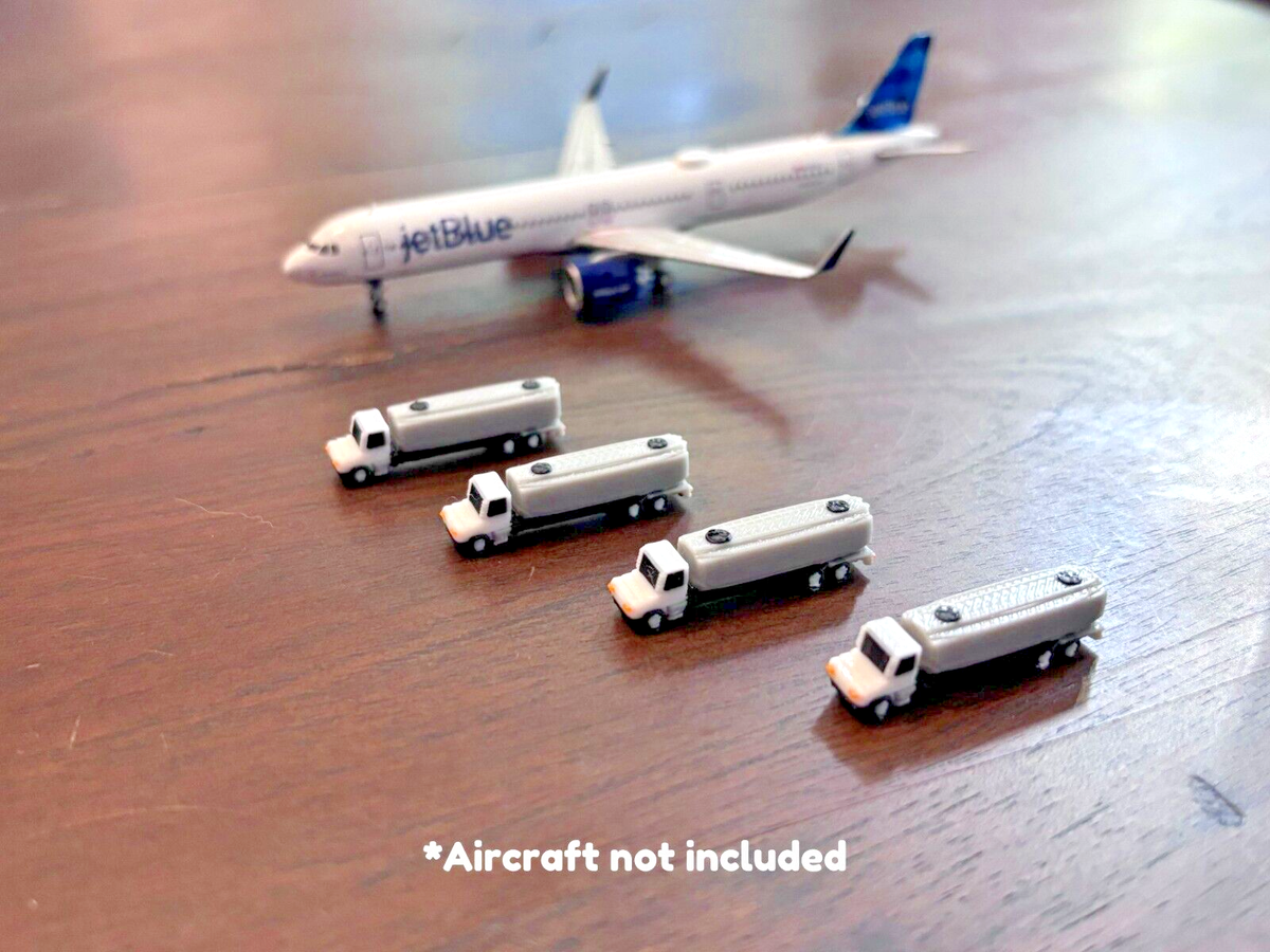 1:400 Model Airport Accessories - 4 Piece Airplane Fuel Truck Set