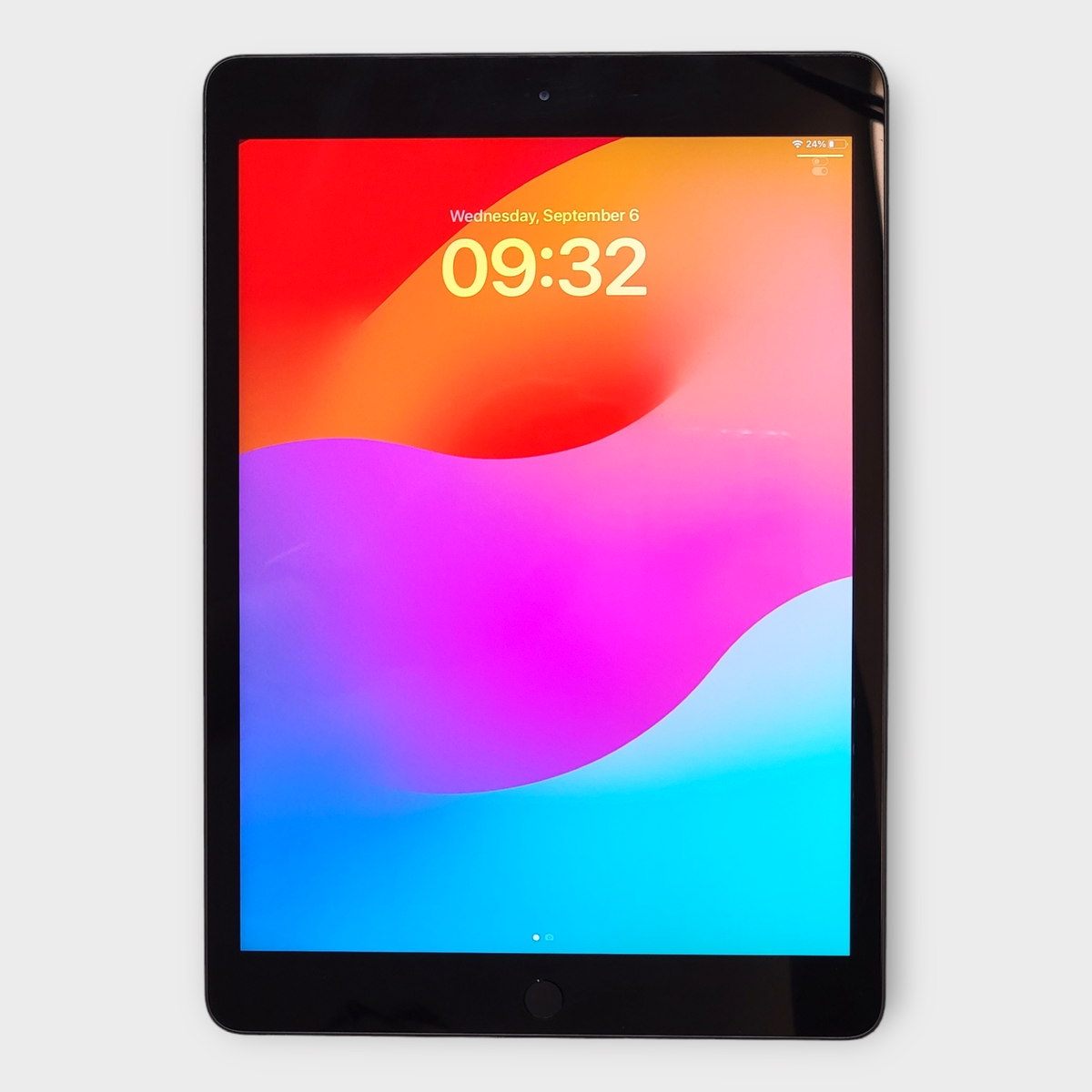 Apple iPad 7th Gen (2019) 10.2 in 32GB Space Gray Wi-Fi-iOS 18