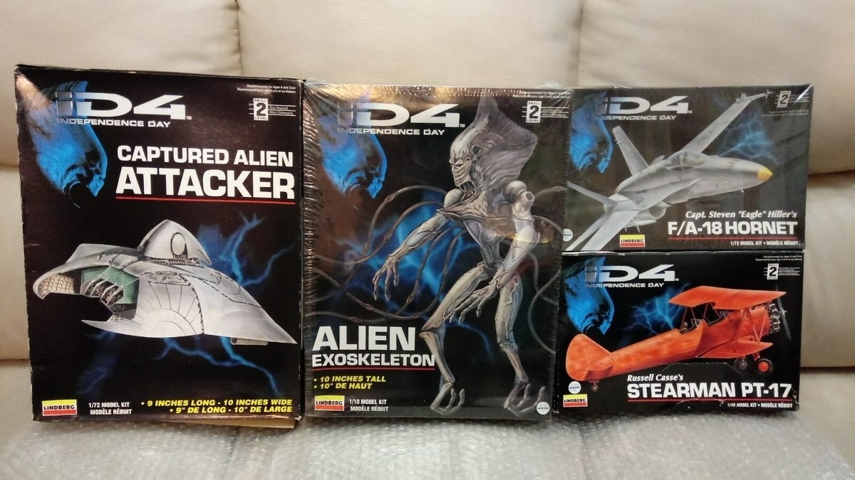 Four ID4 model kits: Captured Alien Attacker, Alien Exoskeleton