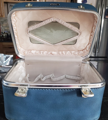Vintage American Voyager Luggage Travel Train Makeup Case Blue 13