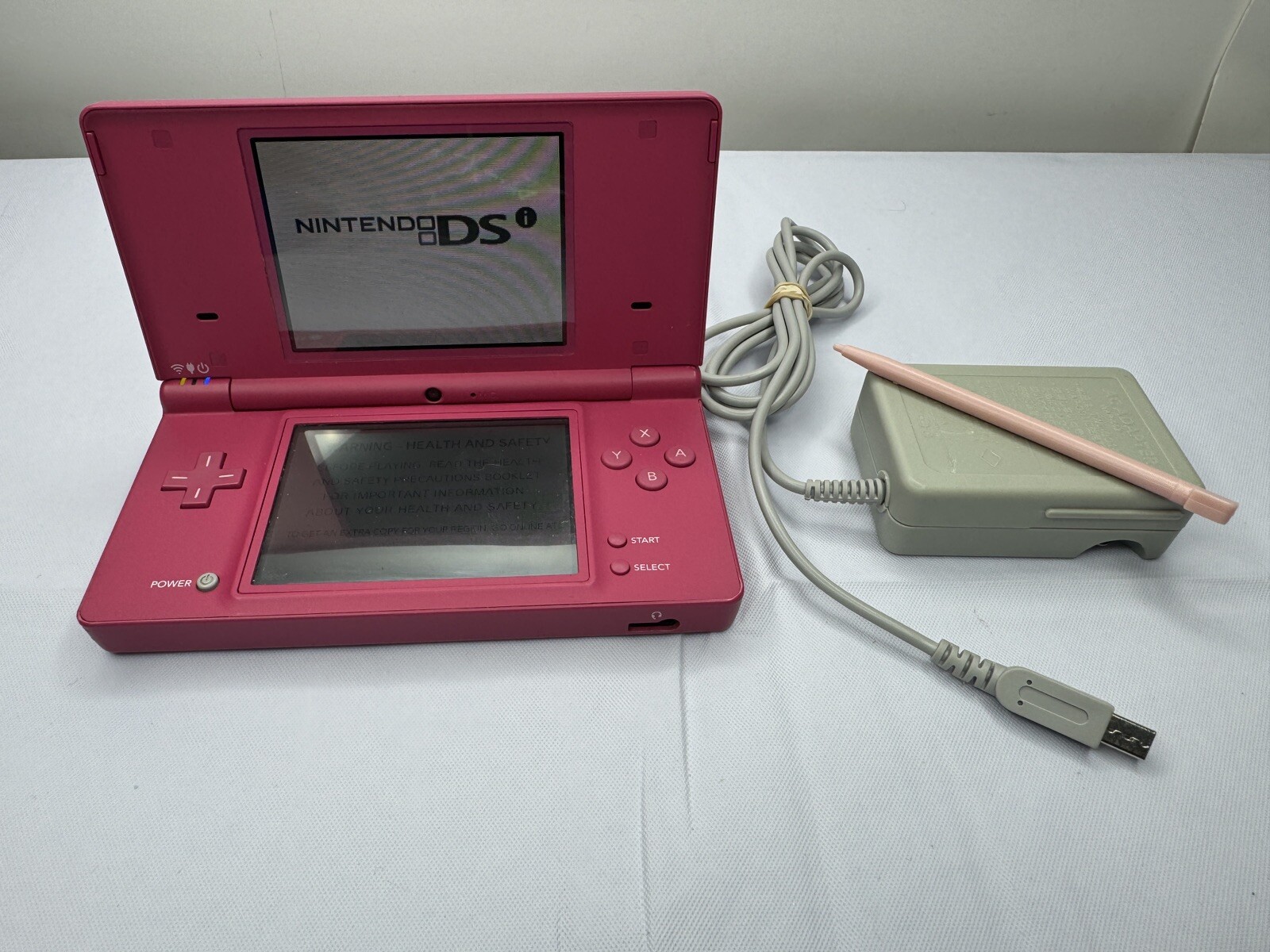 任天堂 ニンテンドー 2DS ピンク 動作品 生産終了品Nintendo 2DS 本体