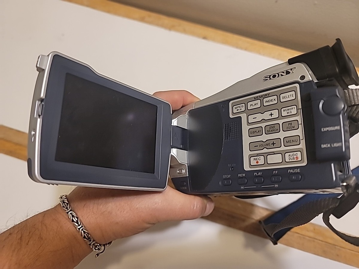 Sony DCR-TRV27 MiniDV Handycam Handheld Video Camera (For Parts