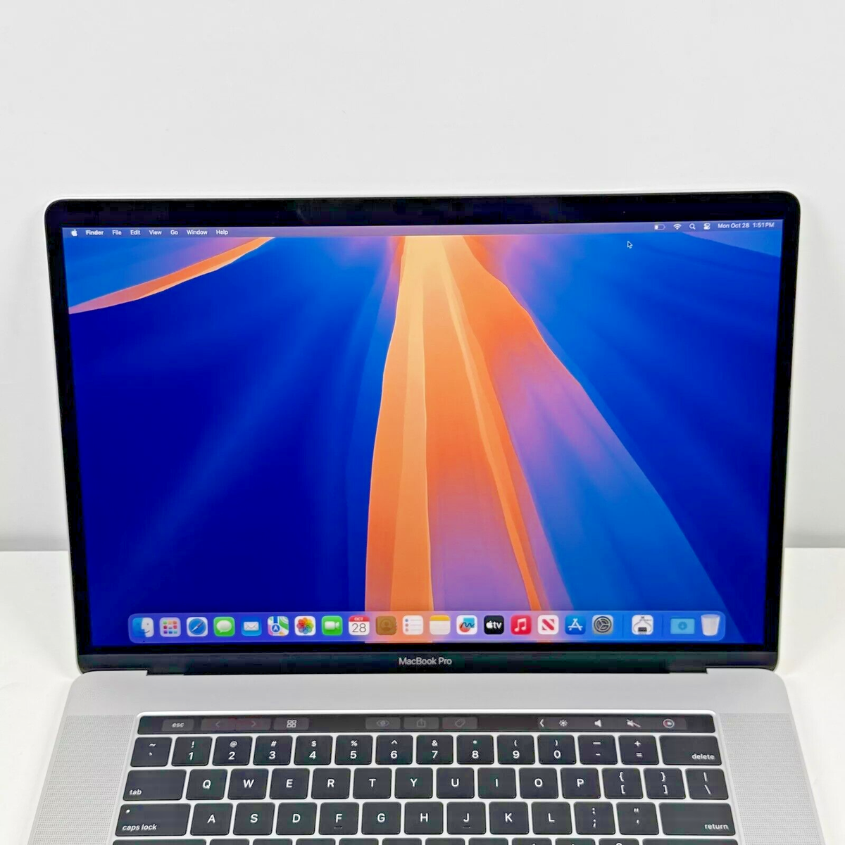 Apple MacBook Pro A1990 15 inch i7 SEQUOIA Touch Bar 512GB SSD