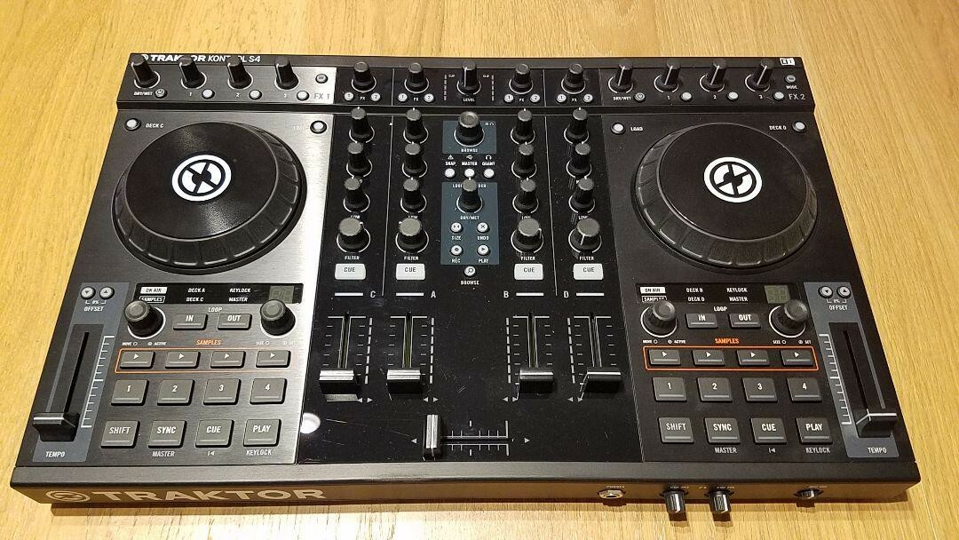 TRAKTOR KONTROL S4 MK1