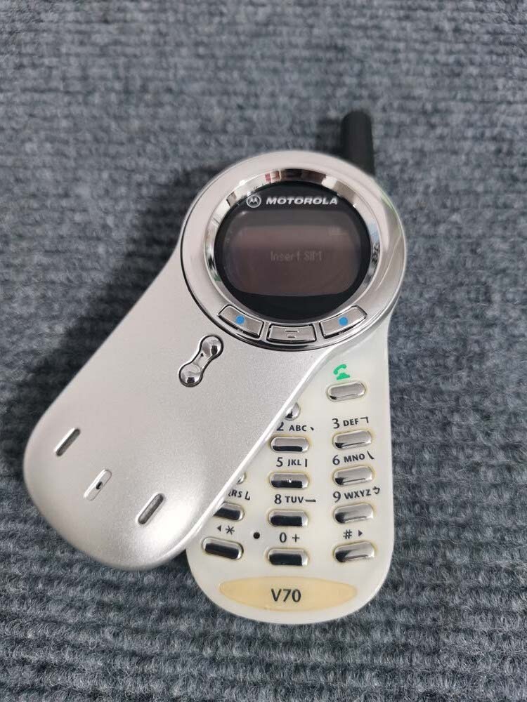 Motorola V70 Unlocked GSM Rotatable 100% Original vintage cell