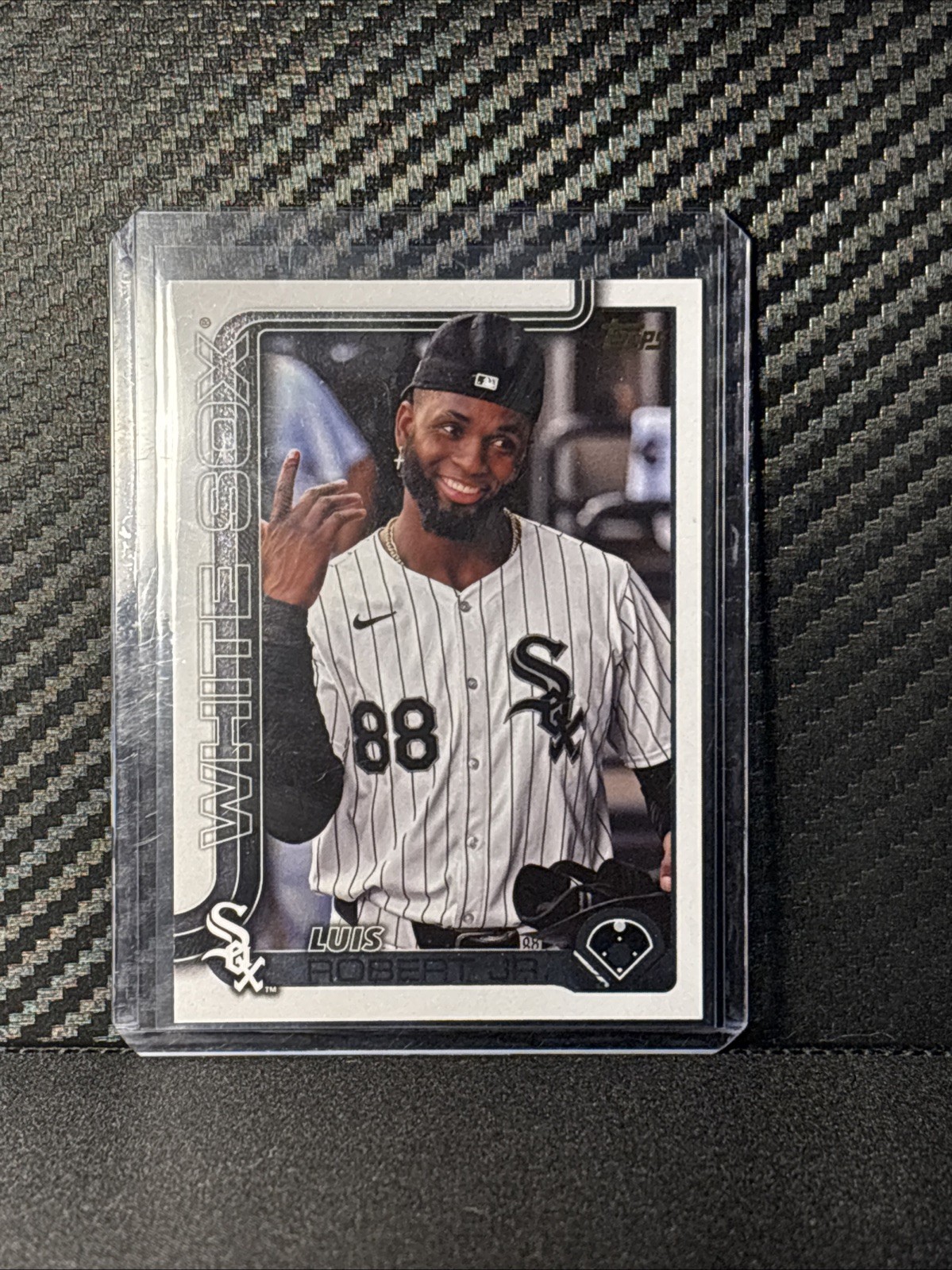 Luis Robert Jr. 2025 Topps #189 Golden Mirror Image Variation