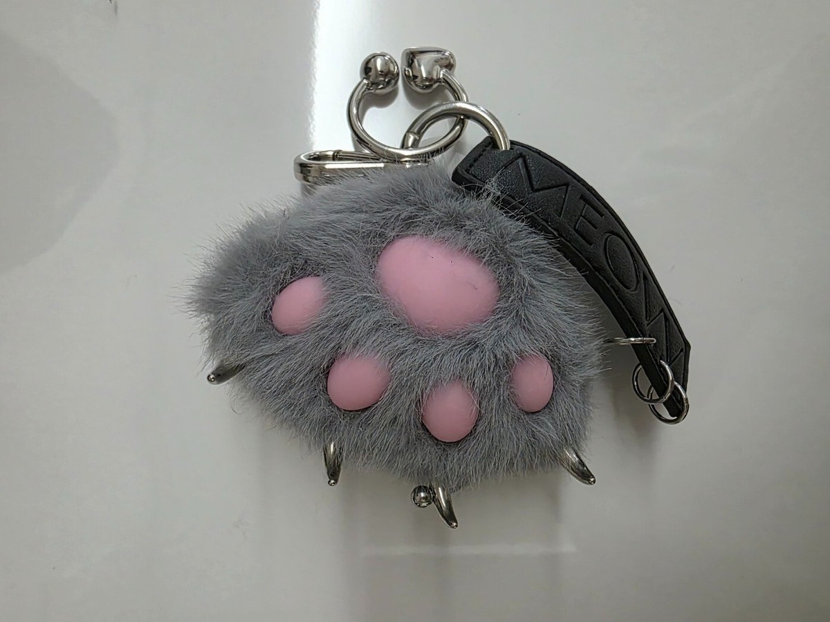 MEOVV 1st EP ALBUM [ MY EYES OPEN VVIDE JELLY PAW ver. ] Keyring