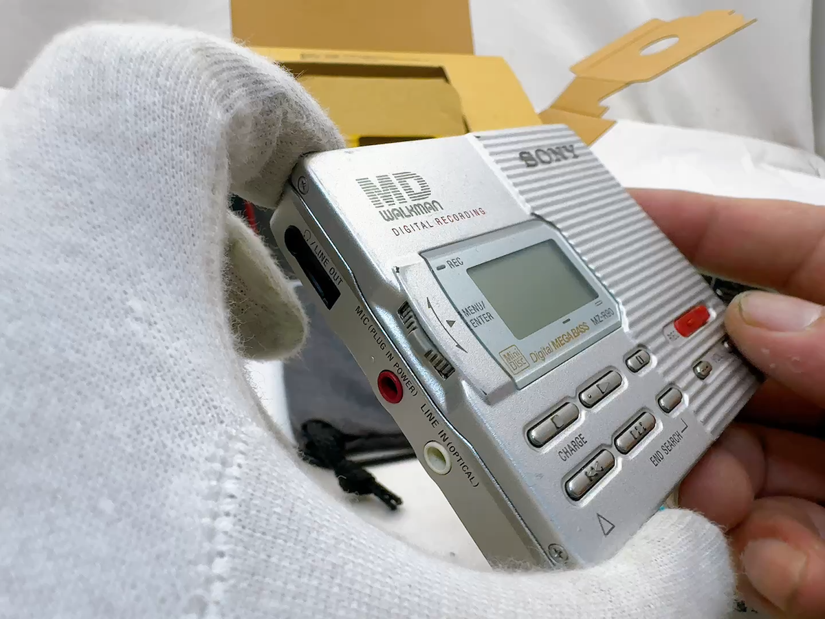 Sony MZ-R90 MD Walkman MiniDisc Recorder Player Silver w/ Box