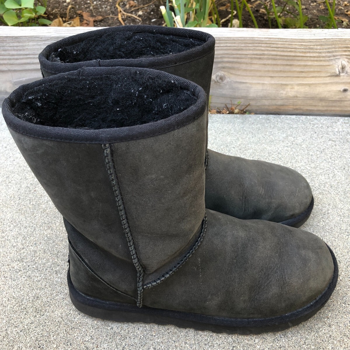 UGG Australia Classic Short Boots W 8 Black Waxed Leather