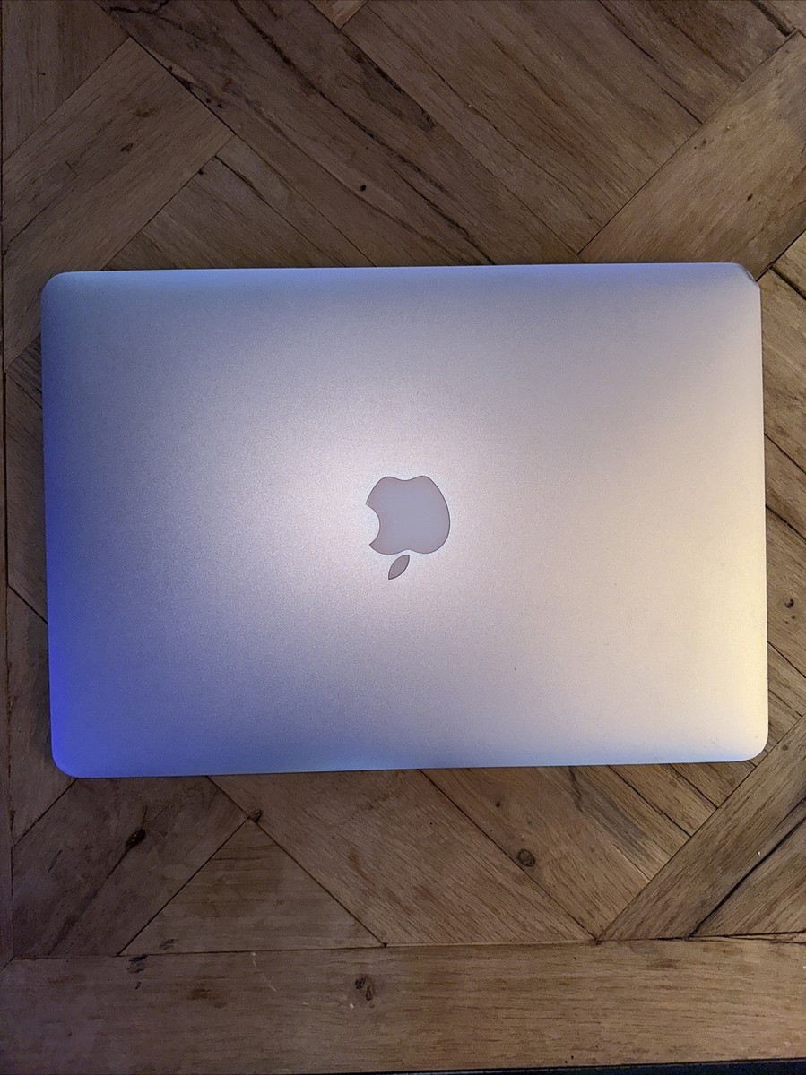 MacBook Air 13-inch 1.7 GHz Core i5 4 GB RAM, Excellent Condition