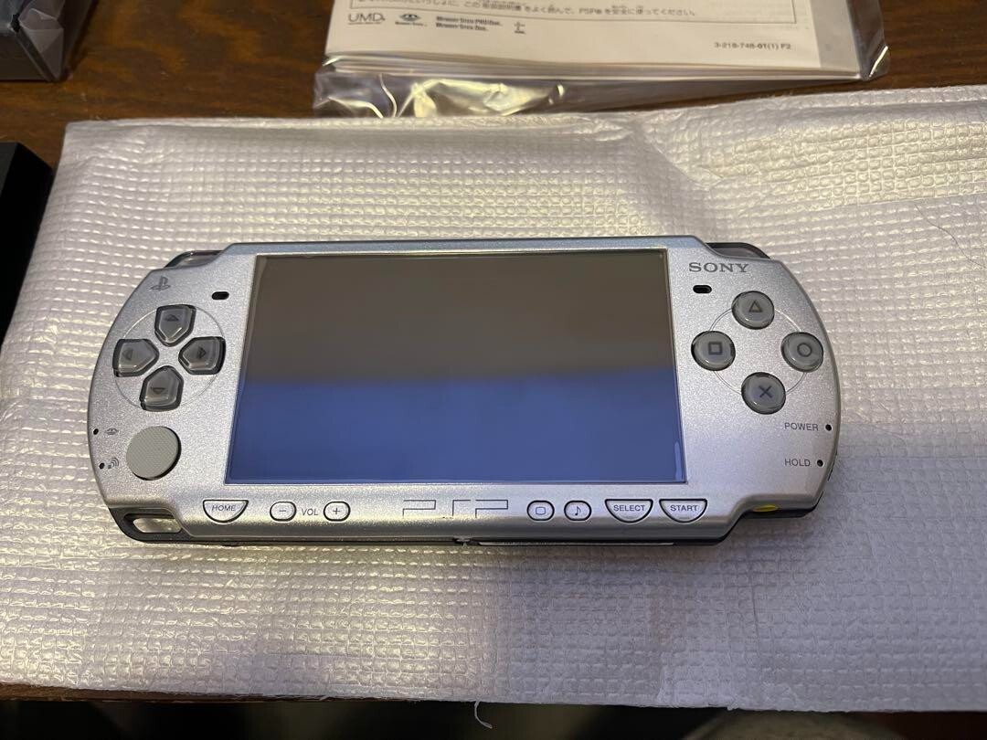 PSP‐2000 Crisis Core Final Fantasy 7 Limited FF VII 10th