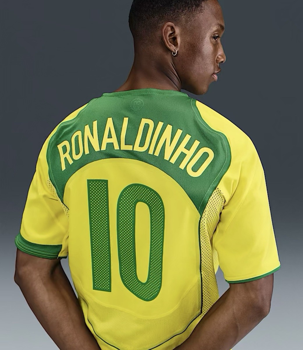 NEW Nike Ronaldinho Brazil 2004 Total 90 Reissue Soccer Replica