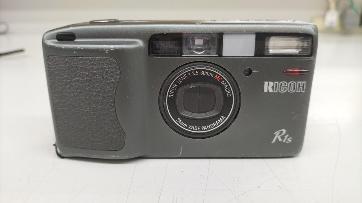 RICOH R1S 35mm Point & Shoot Film Camera Compact 30mm f/3.5 Lens
