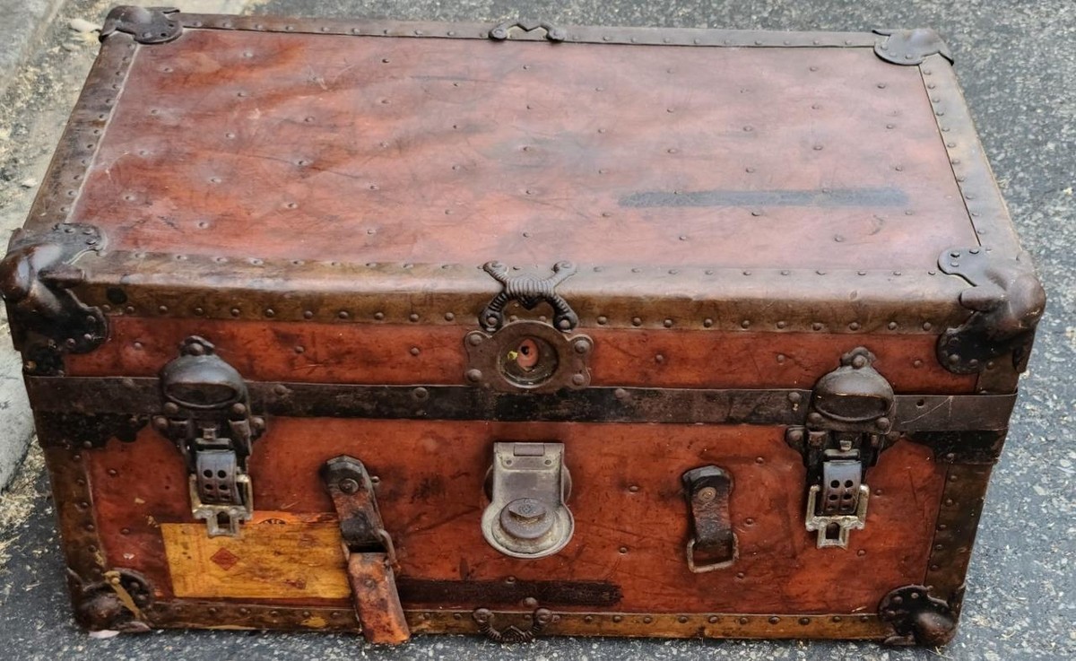 Wonderful Antique Trunk – GDC – JENSEN TRUNK FACTORY – USEFUL OLD