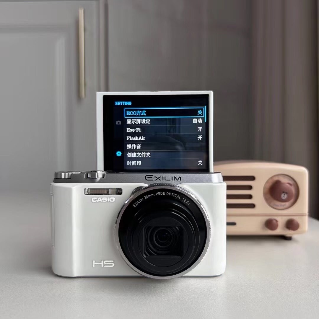 Casio EX-ZR1000 Digital Camera 16.1 MP 12.5x Optical Zoom Flip