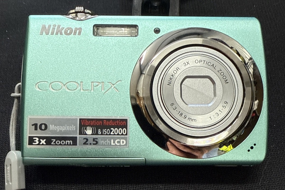 Nikon Coolpix S220 Green 10MP 2.5