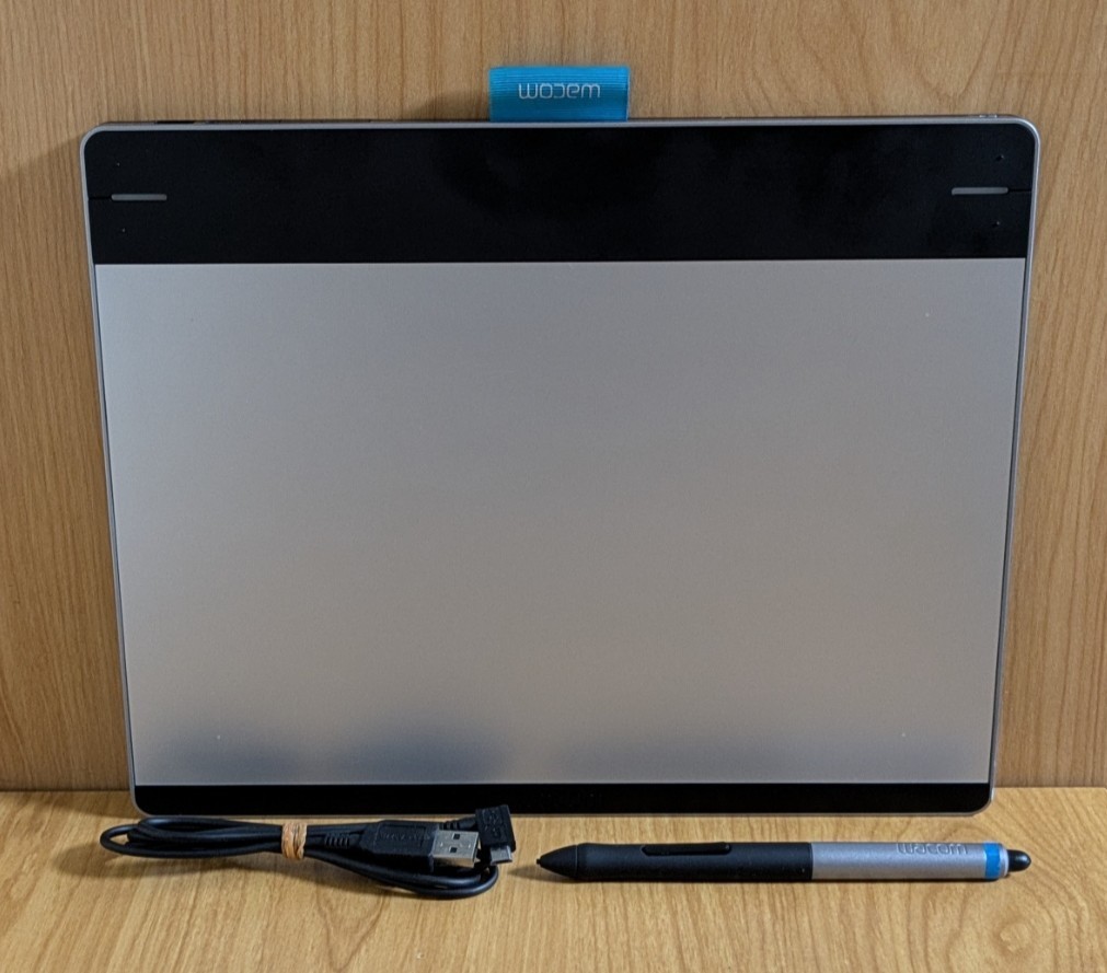 Wacom CTH-680 Intuos Medium Creative Pen & Touch Tablet Excellent