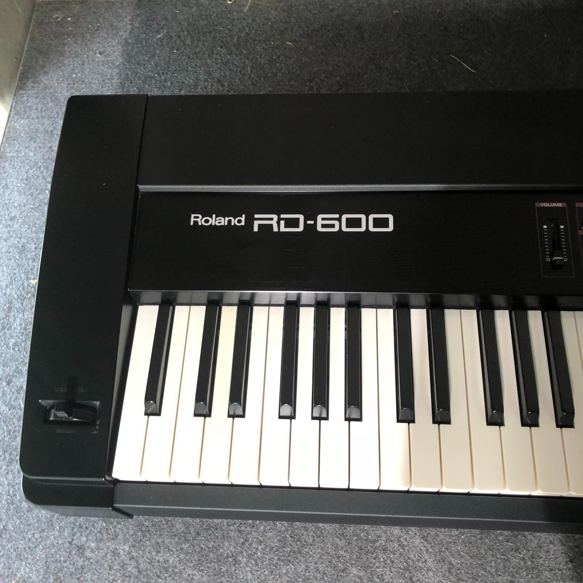 Roland RD-600 88-Key Digital Stage Piano with Power supply and