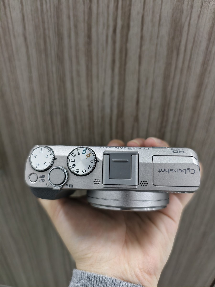 Sony Cyber-shot DSC-HX50V 20.4MP 30x Optical Zoom w/Wifi Digital