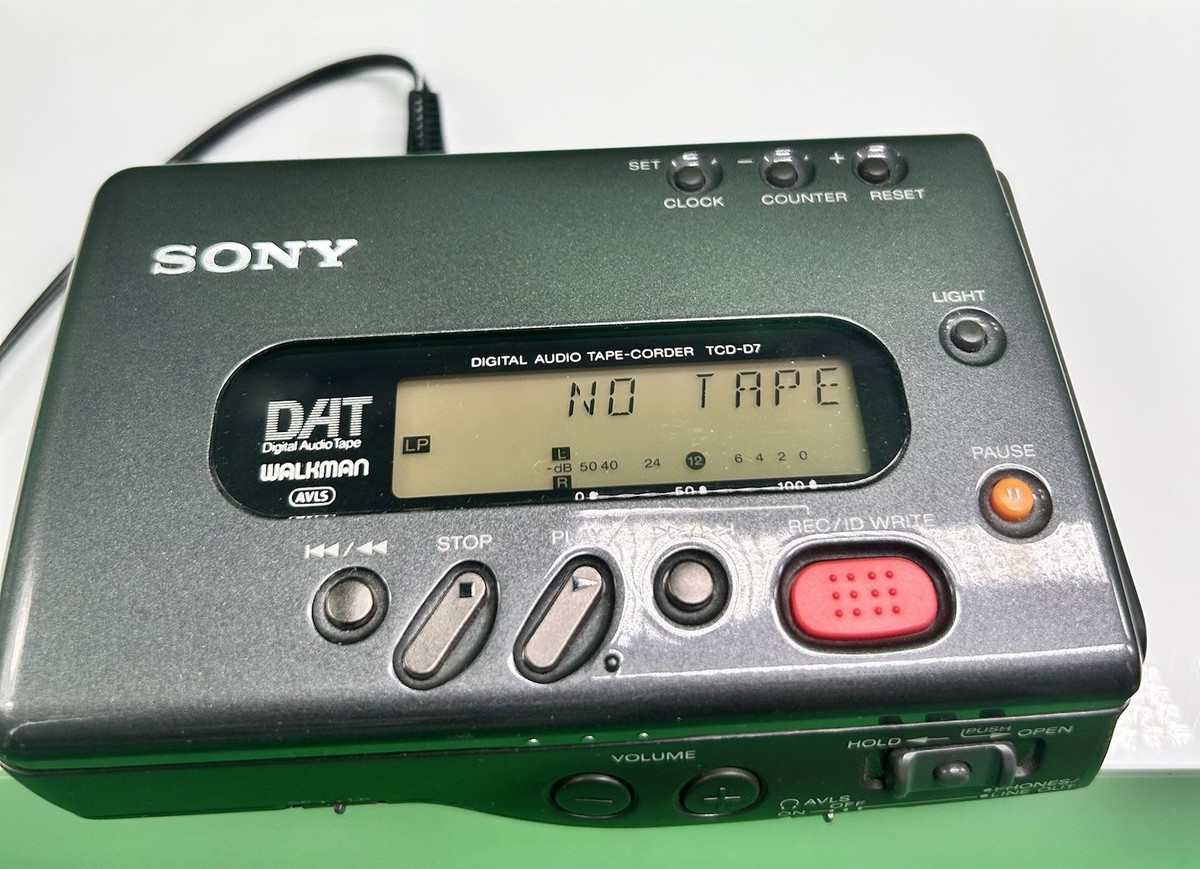 Sony TCD D7 Dat Walkman Excellent Cosmetic Condition Tested /Works