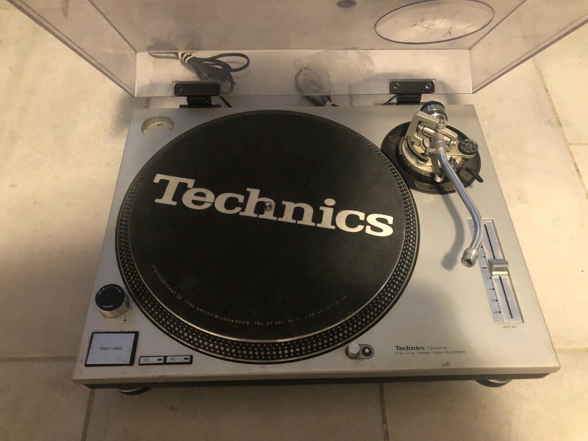 Vintage Technics SL-1200MK2 Direct Drive Turntable Great Condition