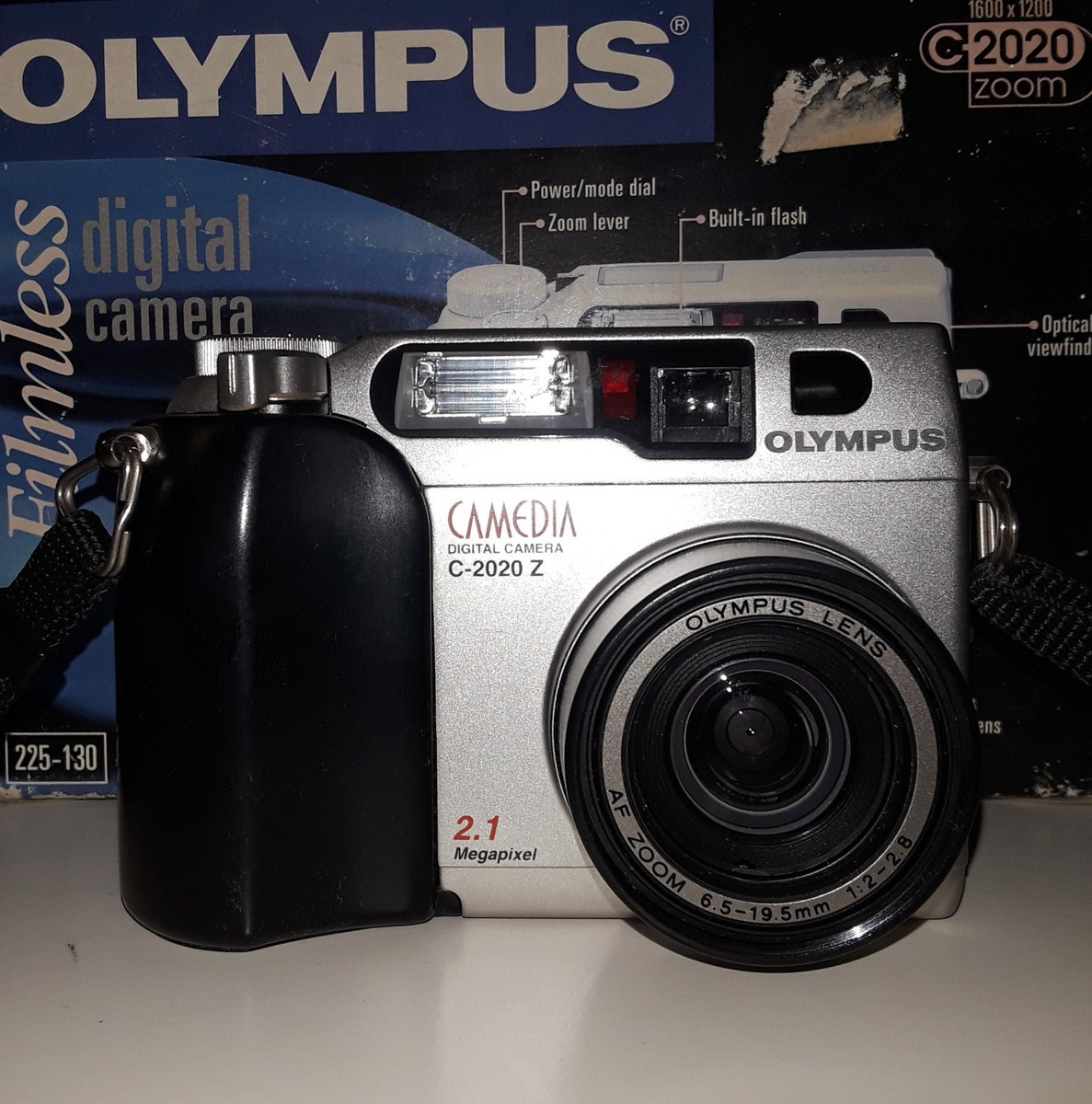 Olympus CAMEDIA C-2020 Zoom 2.1MP Digital Camera - Black