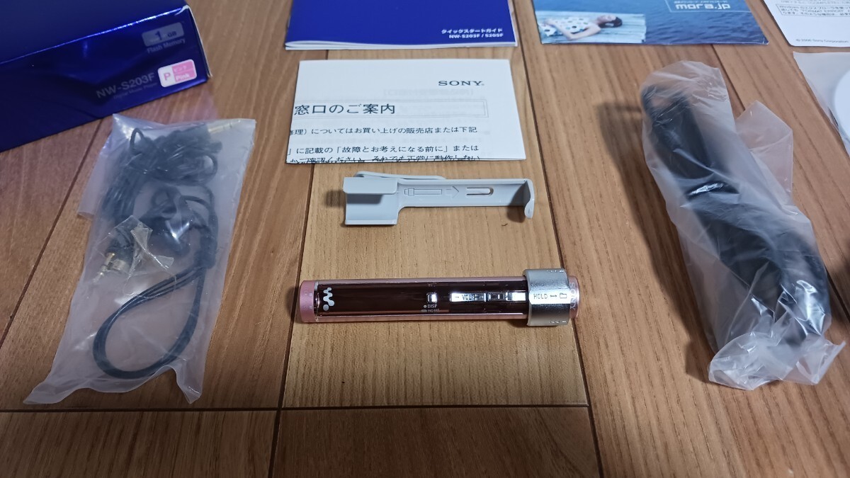 Sony NW-S203F Walkman Portable Audio Player 1GB w/box Operation