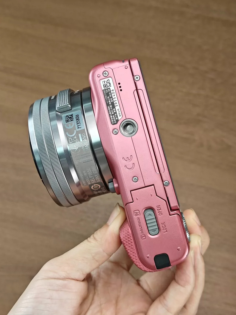 Sony Alpha NEX-3N Flip Screen 16.1MP APS-C Digital Camera with 16