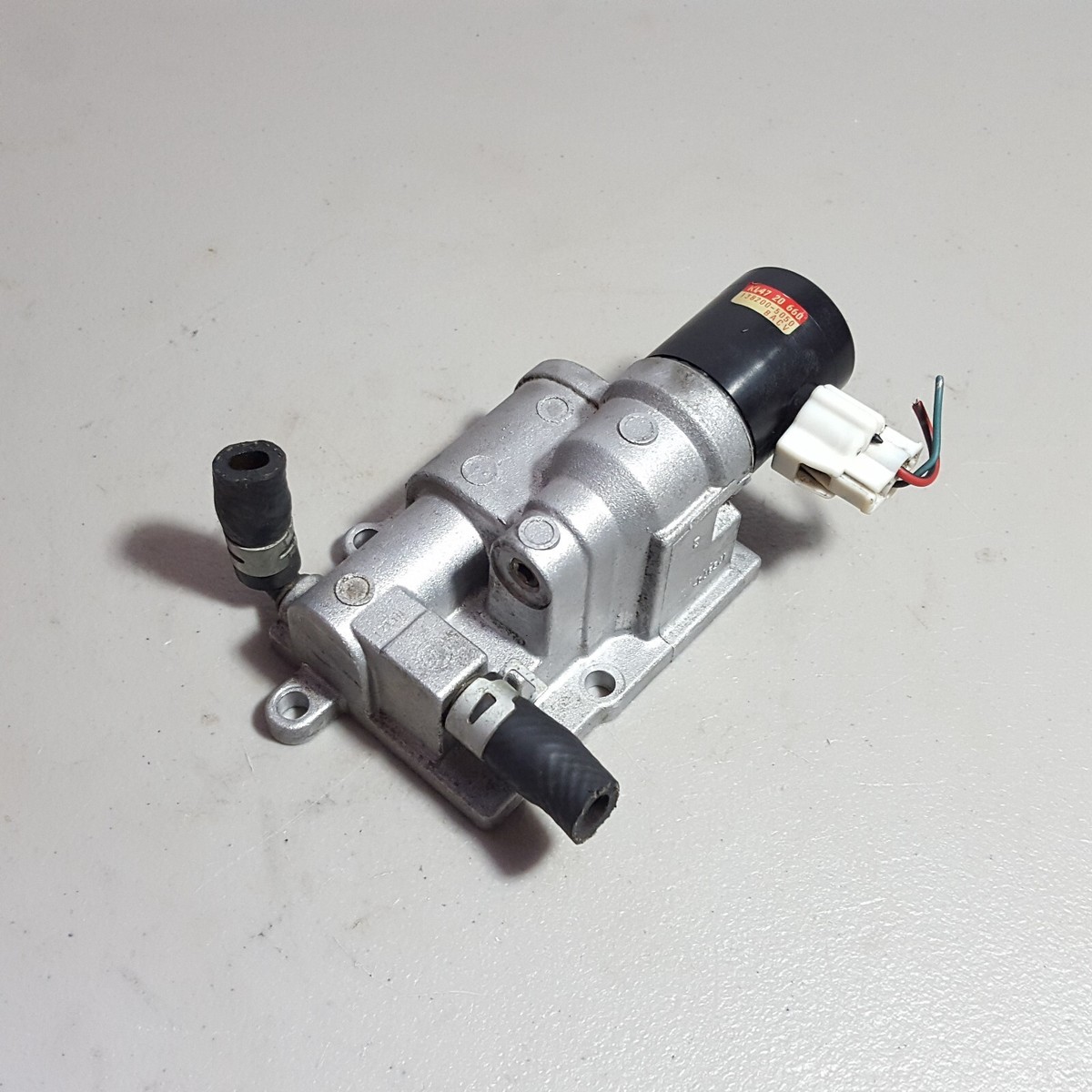 1995-2000 Mazda Millenia 2.5L Idle Air Control Valve IAC KL47-20