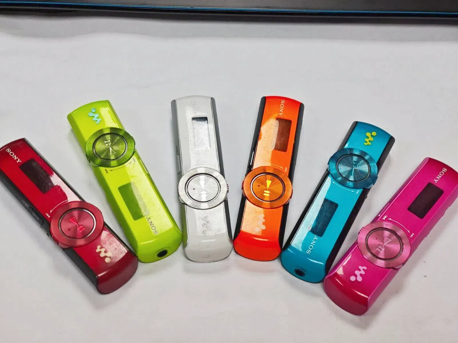 Sony MP3 NWZ-B172F Protable Music Player 2GB Walkman USB MP3