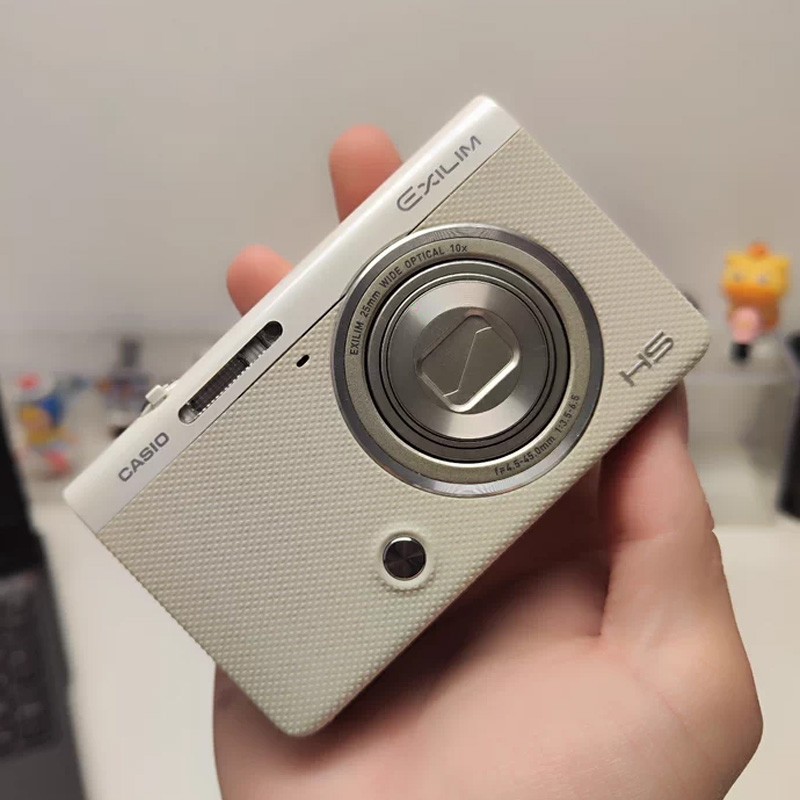 CASIO EXILIM EX-ZR50 Flip Screen 16.1MP 10x Optical Zoom Digital